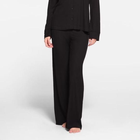 New SKIMS Soft Lounge Sleep Pants Wide Leg in Onyx Black Size Large - Picture 1 of 10